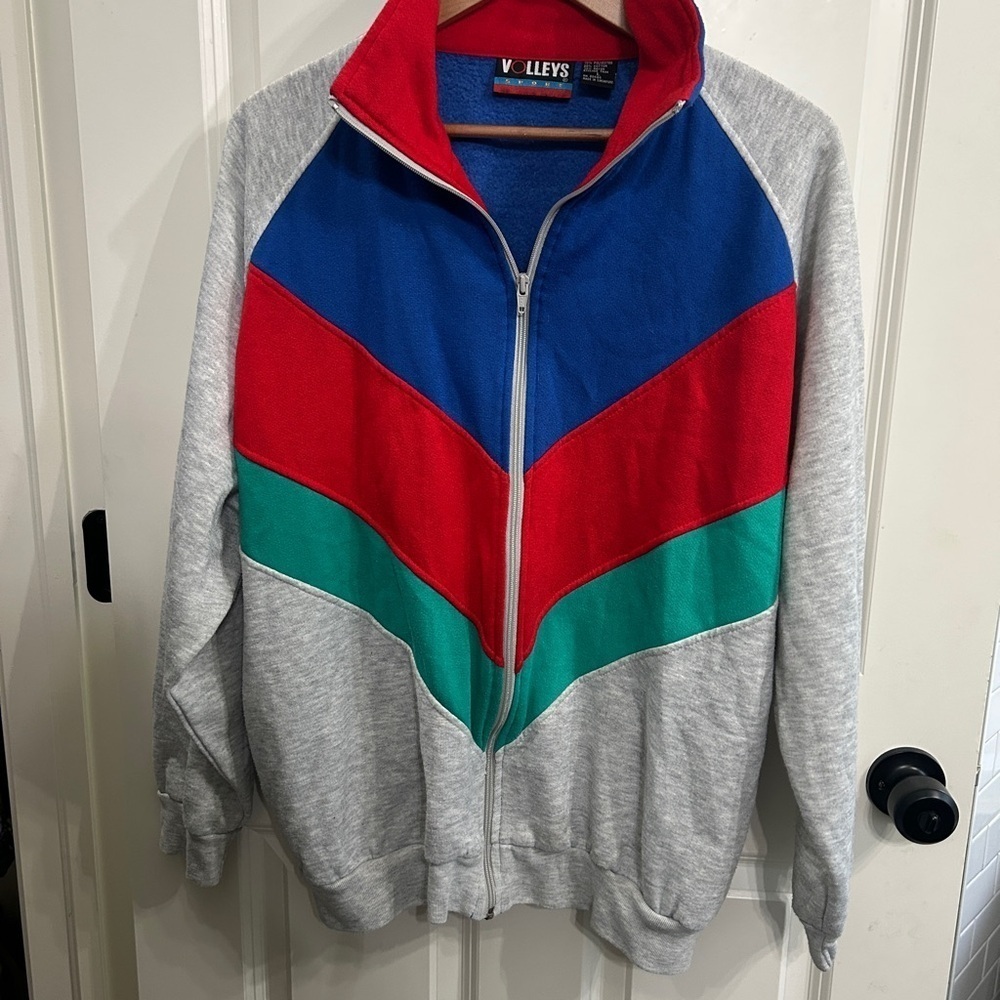 EUC Volleys sport size L athletic zip up jacket in fleece. The coolest. Unisex